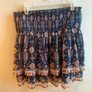 Cute frilly Hollister skirt.